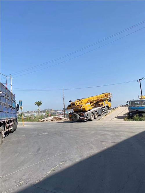 工布江达县25吨吊车的租赁价格大概是多少？