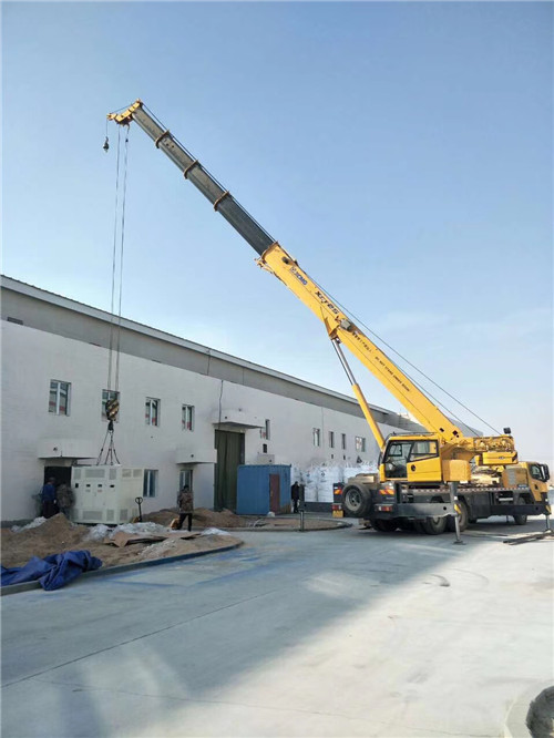 工布江达县“超载就喊停”—— 吊车的 “重量保镖” 技术